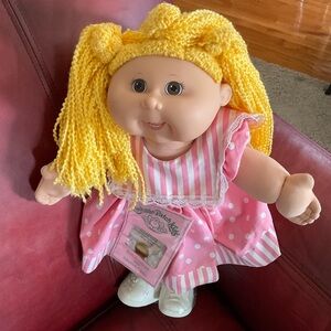 2004 Cabbage Patch Kids Doll, Krista Lisa, Born May 29th, Xavier Roberts